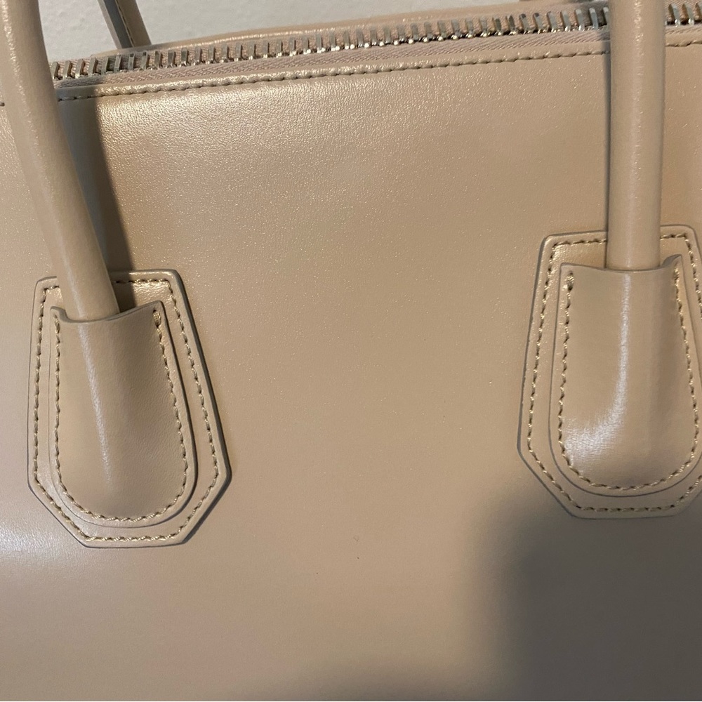 🌟SOLD🌟 Gorgeous EUC MEDIUM ANTIGONA in NUDE! - Picture 13 of 15